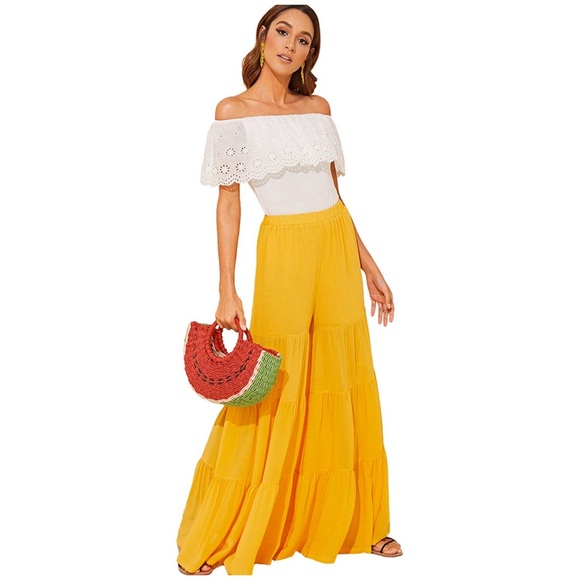 Tops - NWT Women’s White off shoulder bodysuit